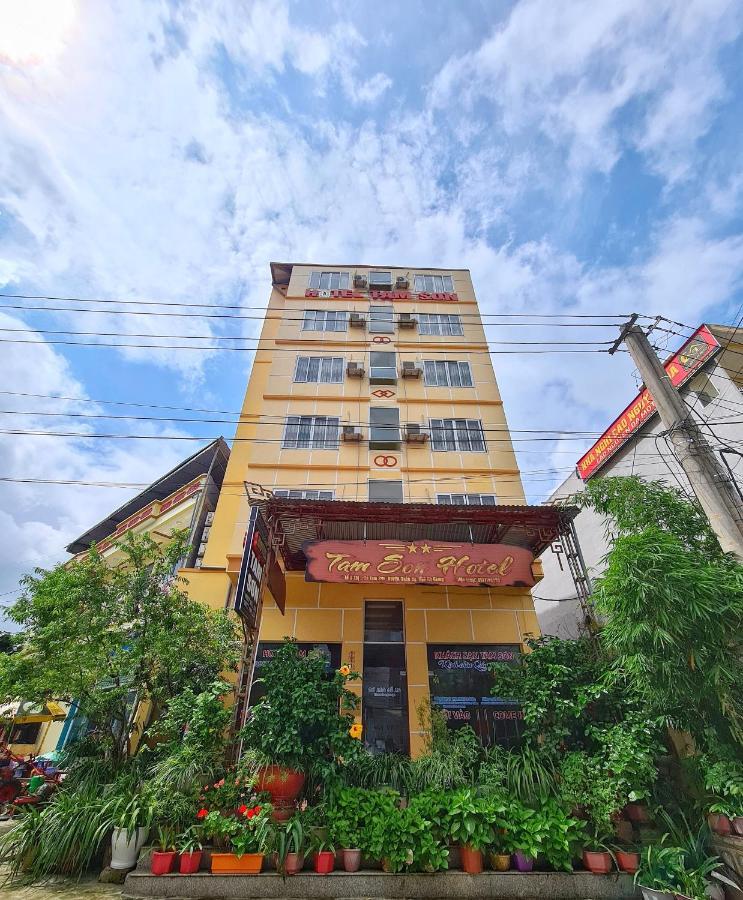 Khach San Tam Son Hotell Ha Giang Exteriör bild